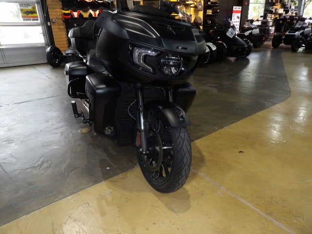 2023 Indian Pursuit Dark Horse with Premium Package Black Smok Base