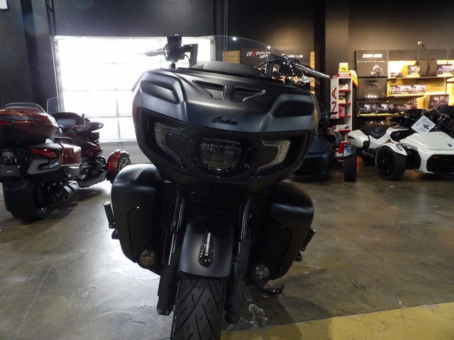 2023 Indian Pursuit Dark Horse with Premium Package Black Smok Base