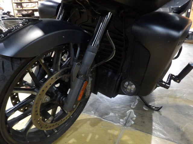 2023 Indian Pursuit Dark Horse with Premium Package Black Smok Base