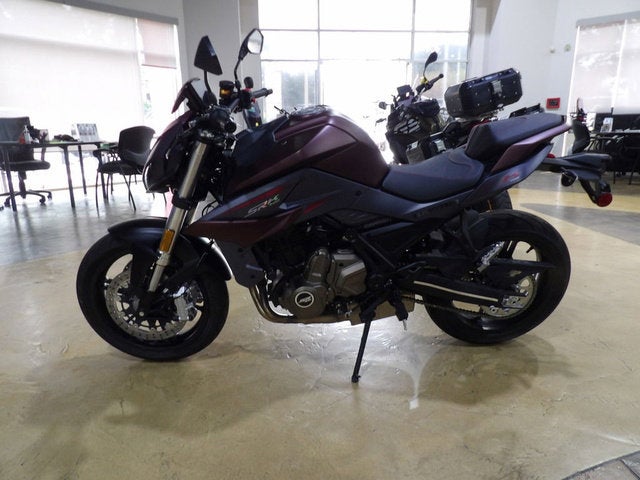2023 QJMOTOR SRK700 (QJ700-8A) Base