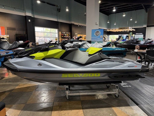 2025 Sea-Doo RXP-X 325 Ibr Ice Metal / Manta Green Base