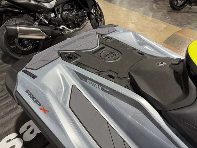2025 Sea-Doo RXP-X 325 Ibr Ice Metal / Manta Green Base