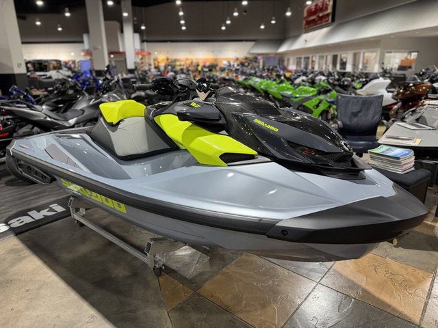 2025 Sea-Doo RXP-X 325 Ibr Ice Metal / Manta Green Base