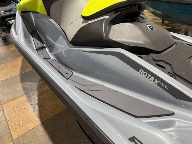 2025 Sea-Doo RXP-X 325 Ibr Ice Metal / Manta Green Base
