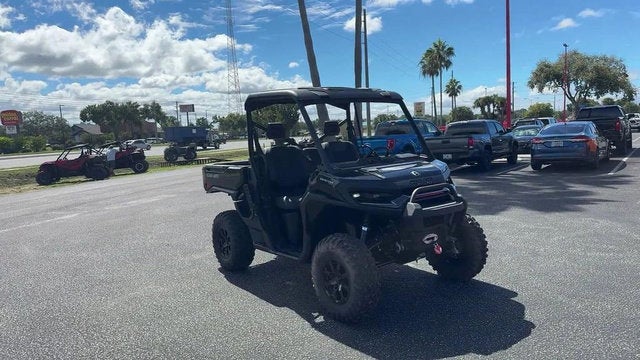 2026 Can-Am Defender XT HD11 With 10.25 in.display Base