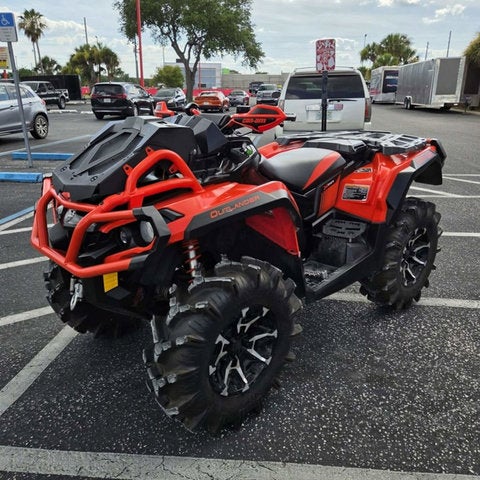 2018 Can-Am Outlander X Mr 1000R Black & Can-Am Red Base