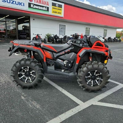 2018 Can-Am Outlander X Mr 1000R Black & Can-Am Red Base