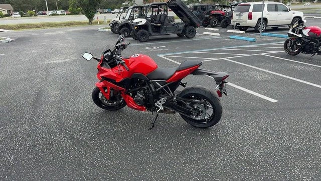 2026 Suzuki GSX-8R Base