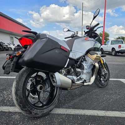 2024 Moto Guzzi V100 Mandello S