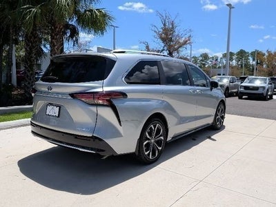 2025 Toyota Sienna Platinum 7 Passenger