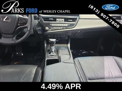 2022 Lexus ES 300h Ultra Luxury
