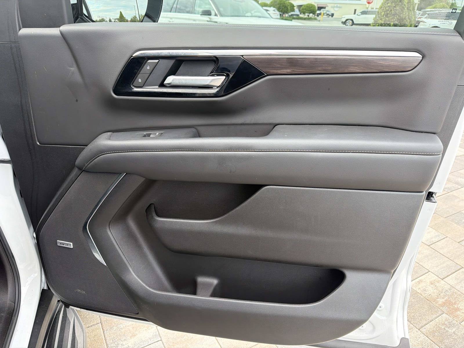 2025 Chevrolet Suburban LT