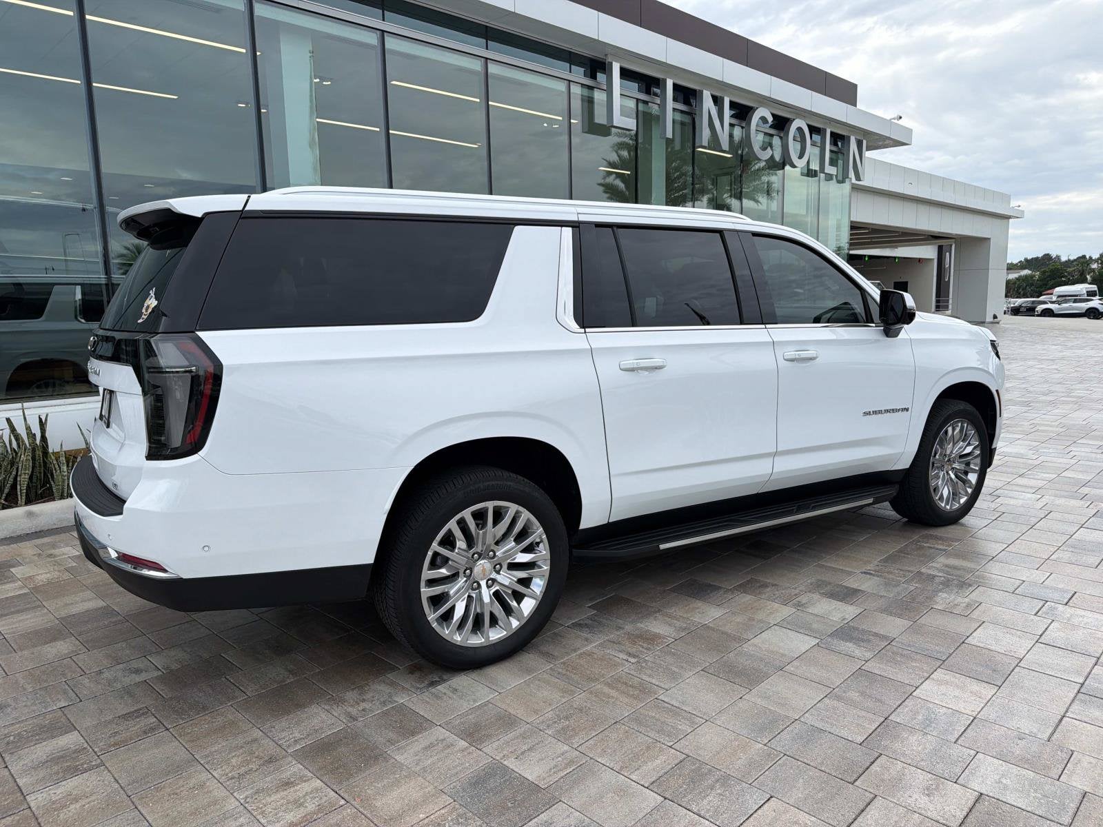 2025 Chevrolet Suburban LT
