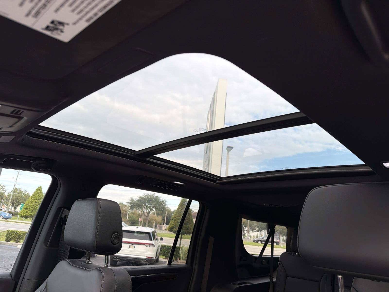 2025 Chevrolet Suburban LT
