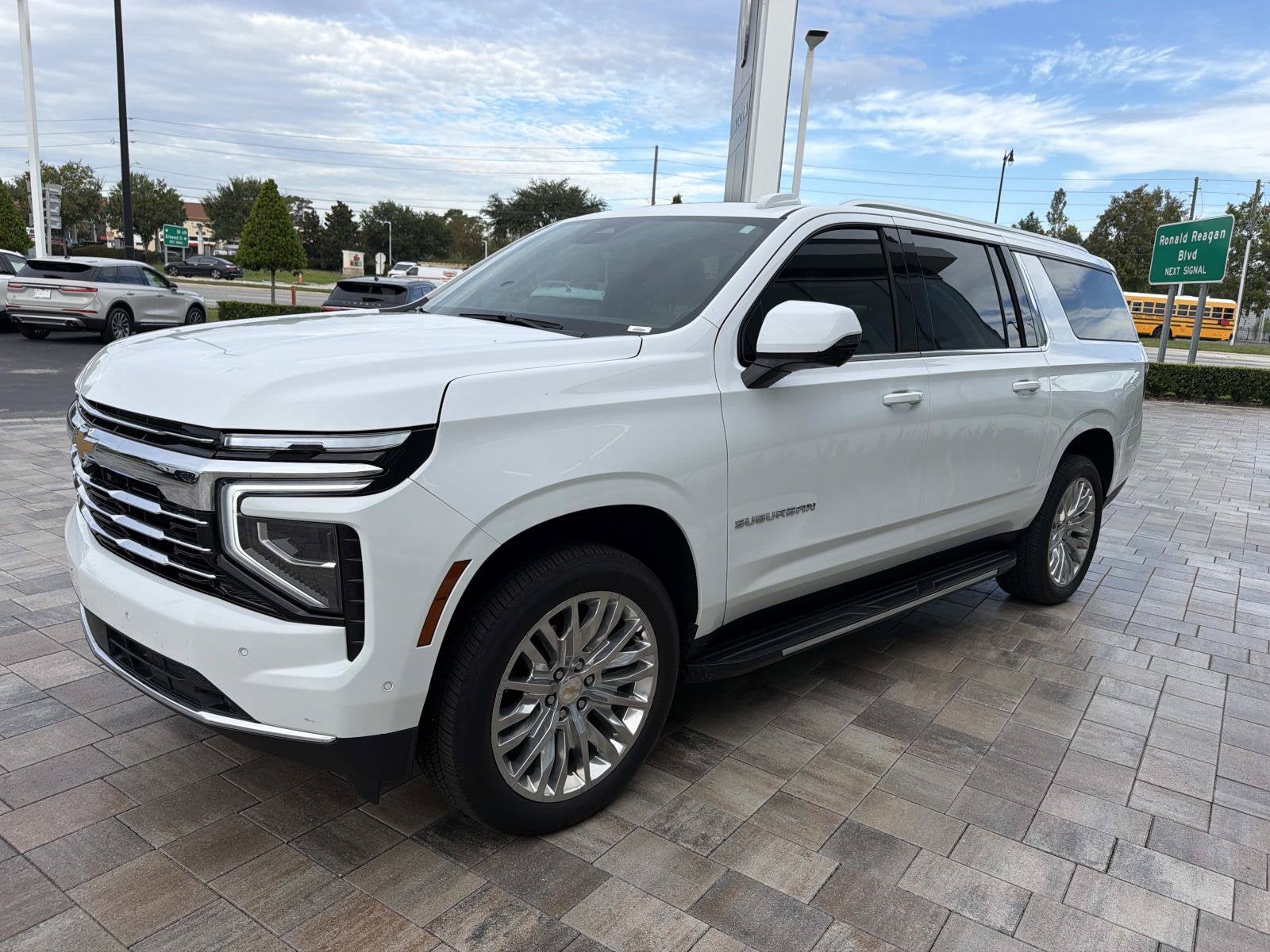 2025 Chevrolet Suburban LT