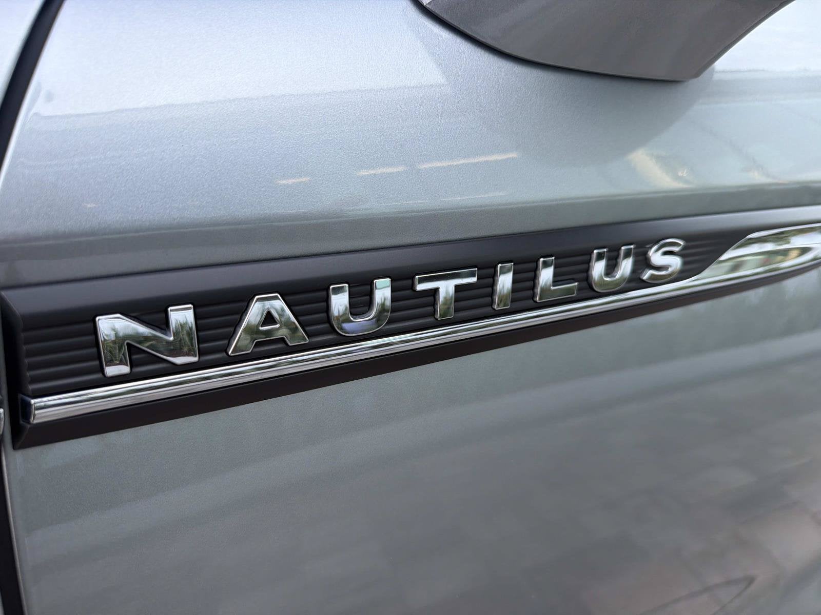 2022 Lincoln Nautilus Standard