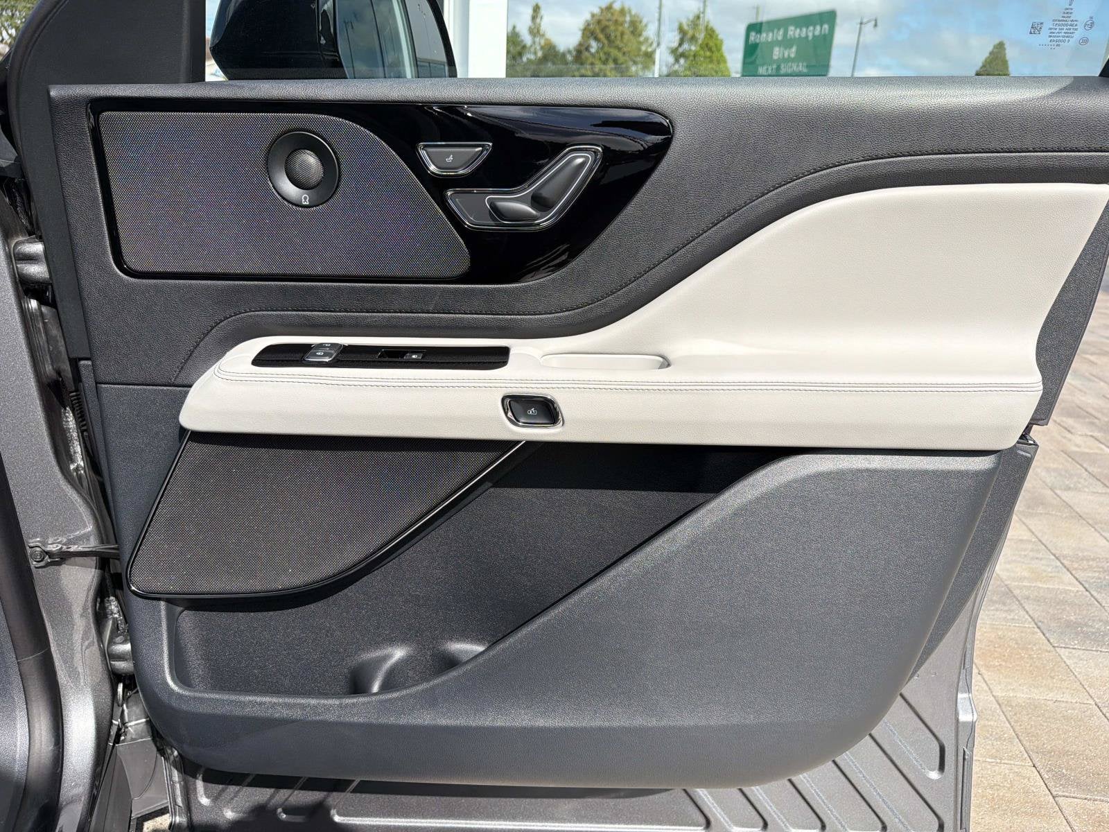 2027 Lincoln Aviator Reserve