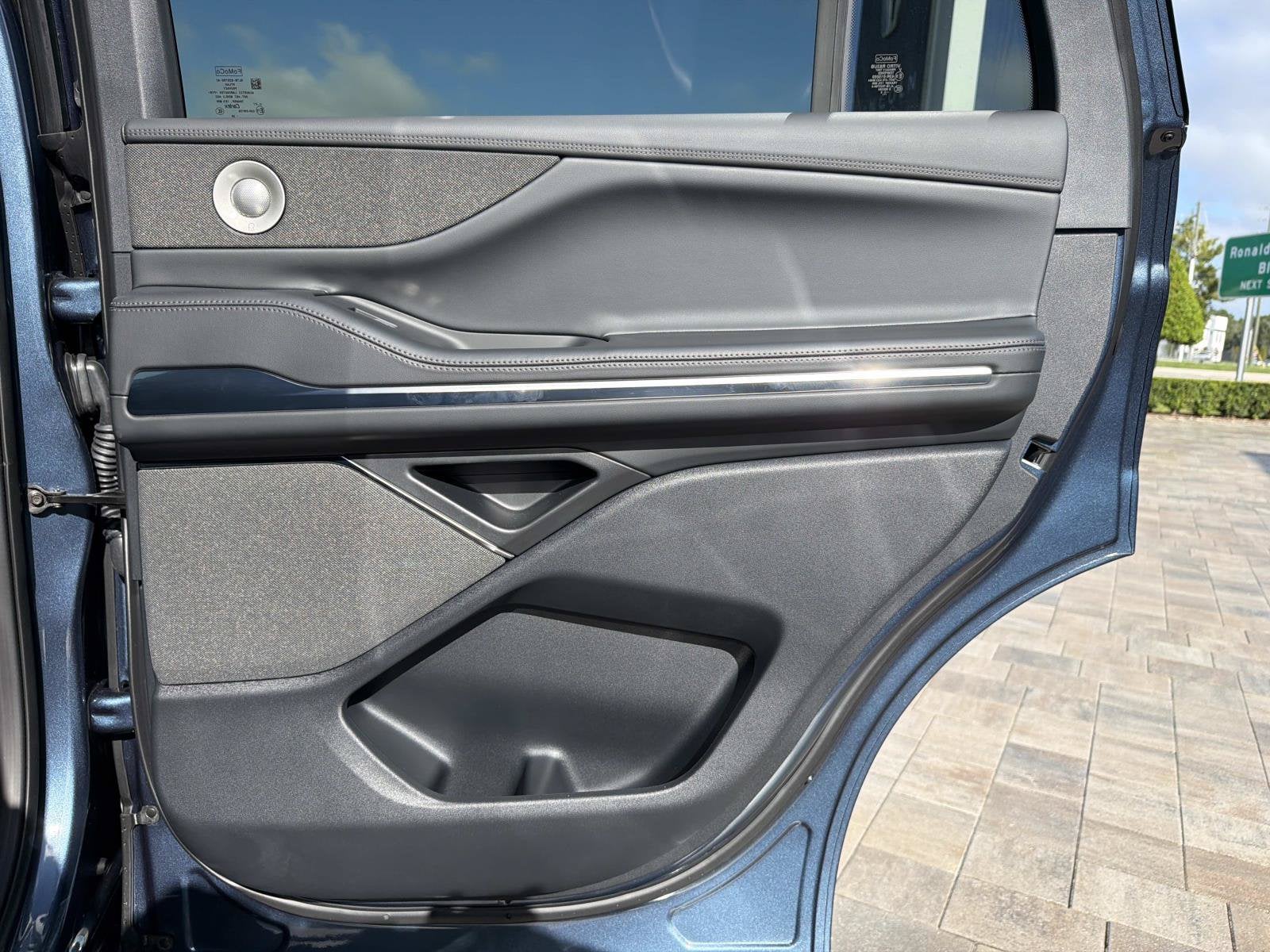 2027 Lincoln Navigator Reserve