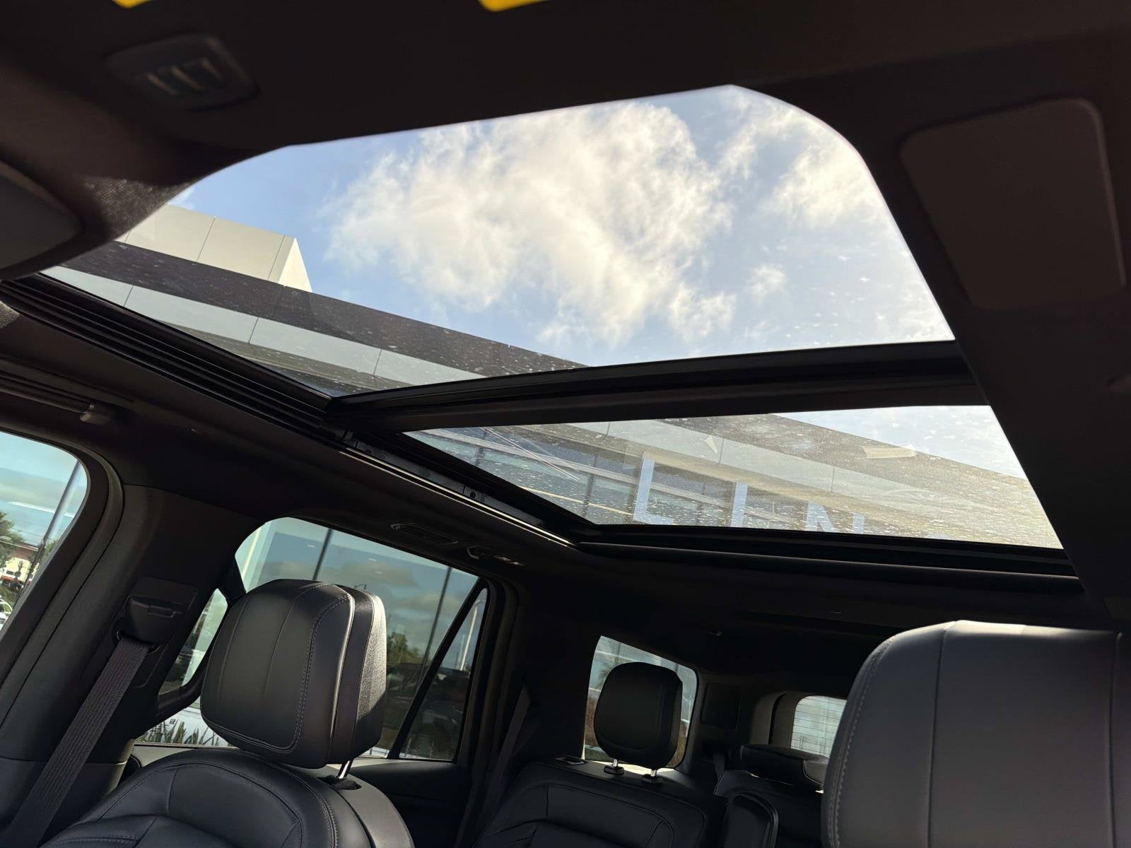 2027 Lincoln Navigator Reserve