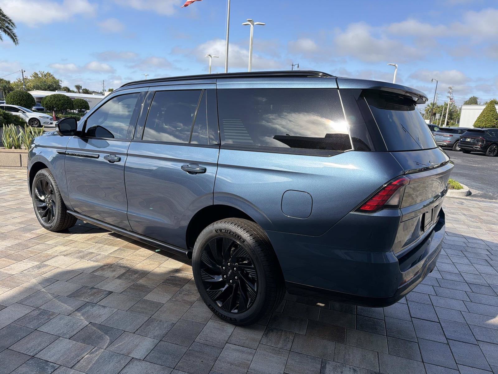 2027 Lincoln Navigator Reserve