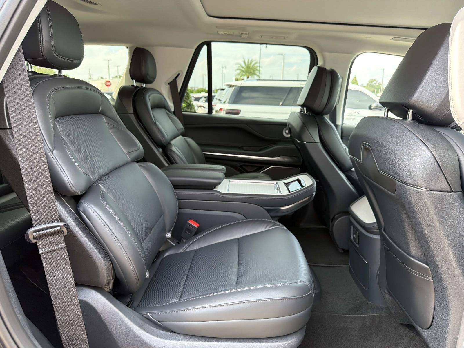 2027 Lincoln Navigator Reserve