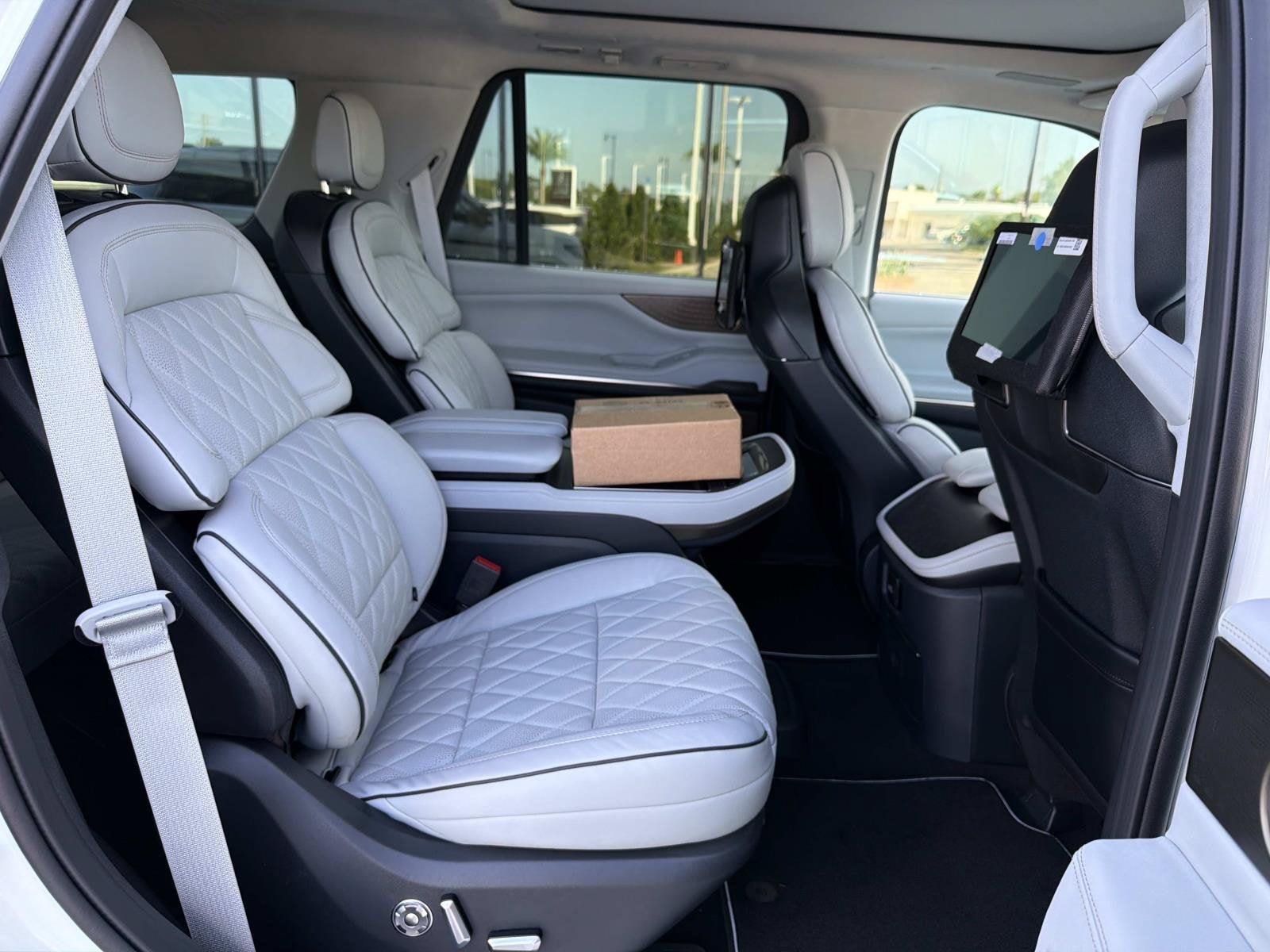 2027 Lincoln Navigator Black Label