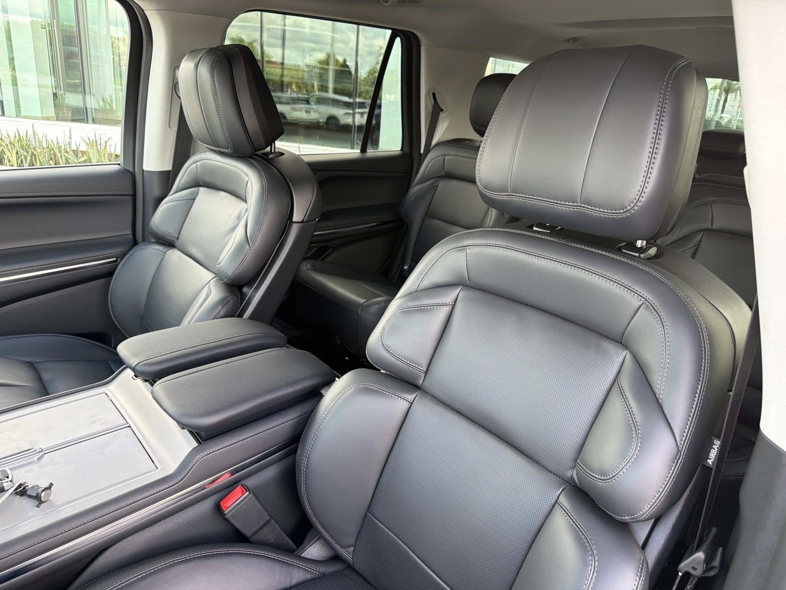 2027 Lincoln Navigator Premiere