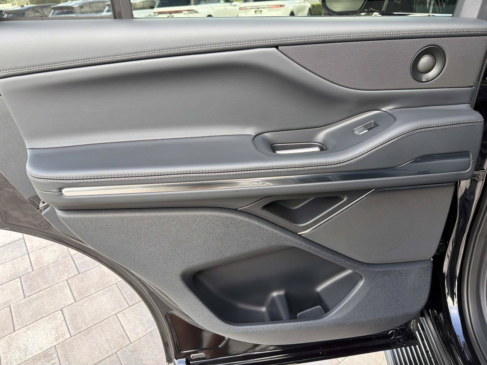 2027 Lincoln Navigator Premiere
