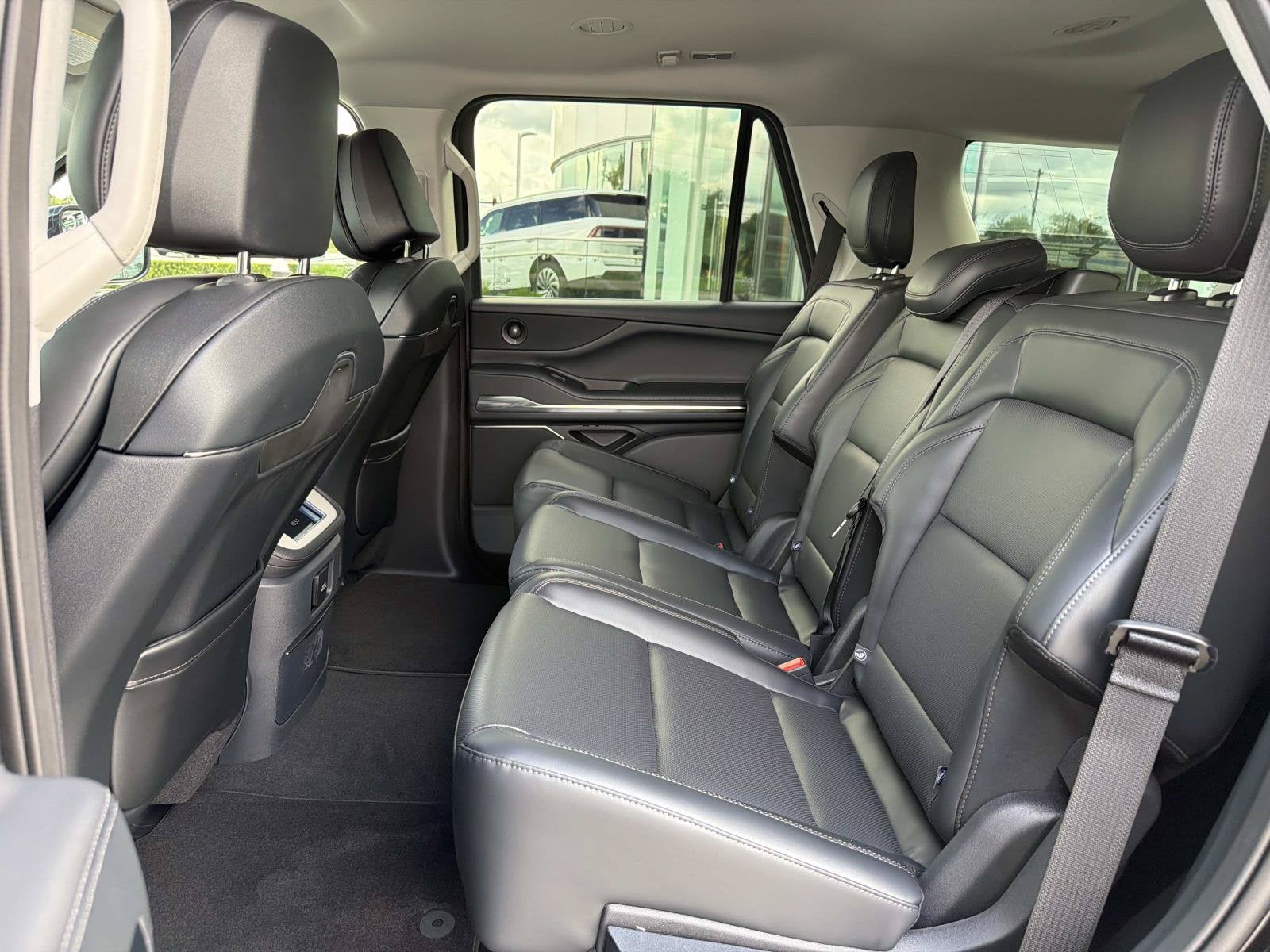2027 Lincoln Navigator Premiere