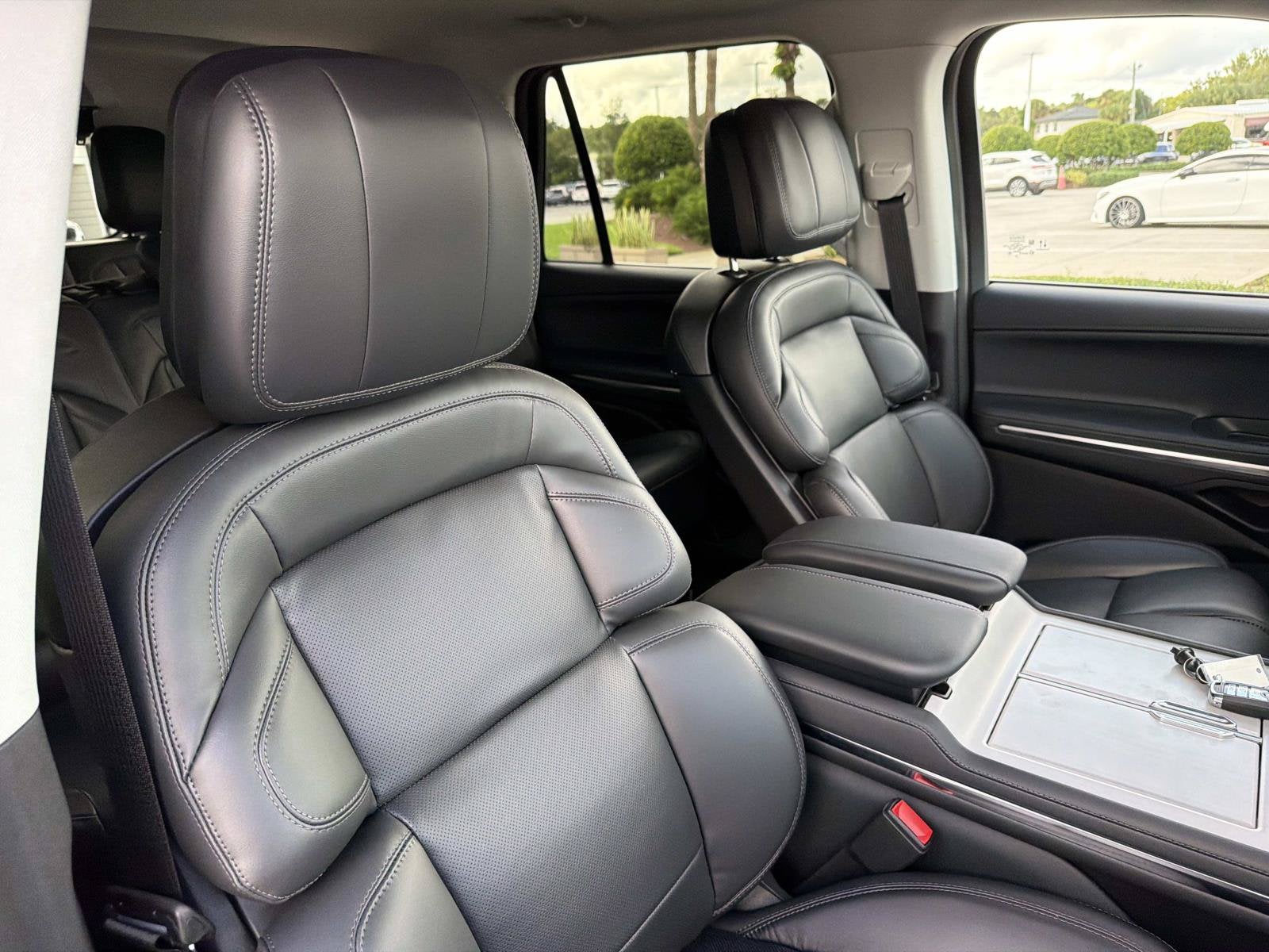 2027 Lincoln Navigator Premiere
