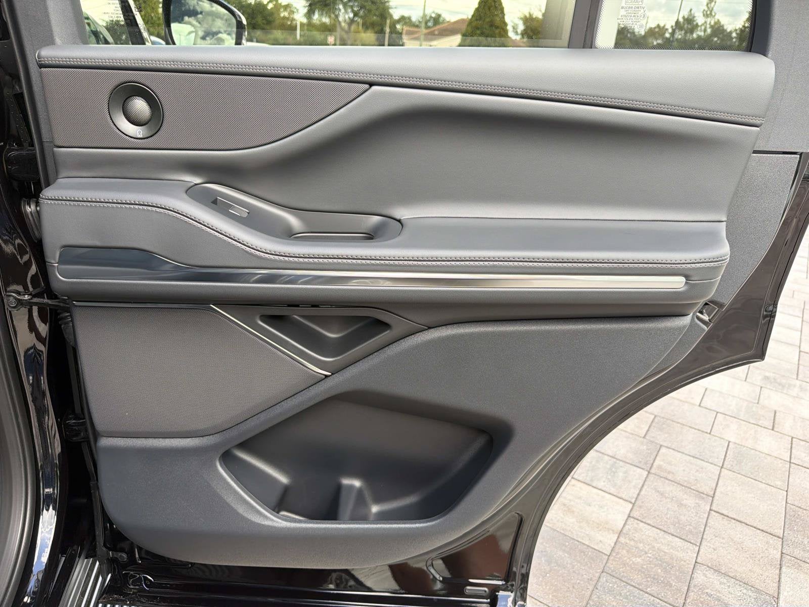 2027 Lincoln Navigator Premiere