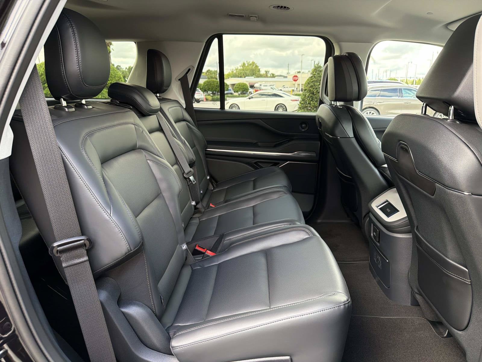 2027 Lincoln Navigator Premiere
