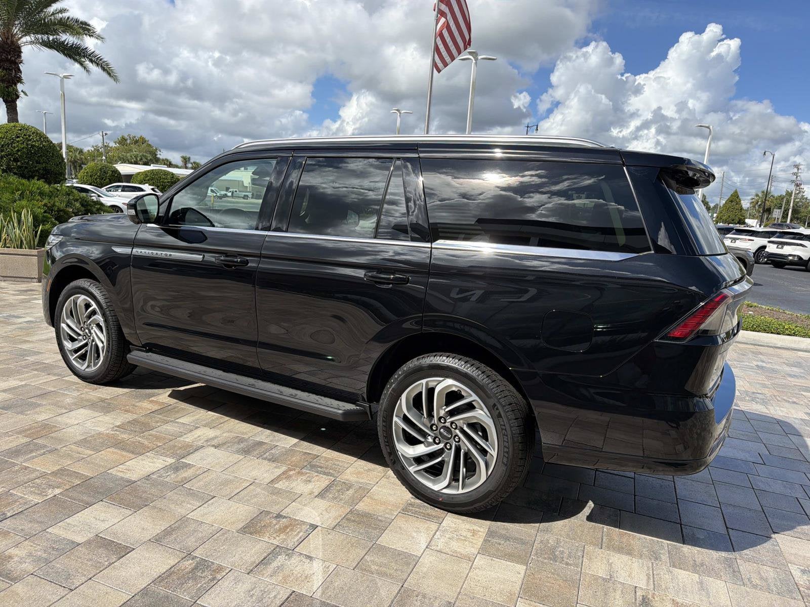 2027 Lincoln Navigator Premiere