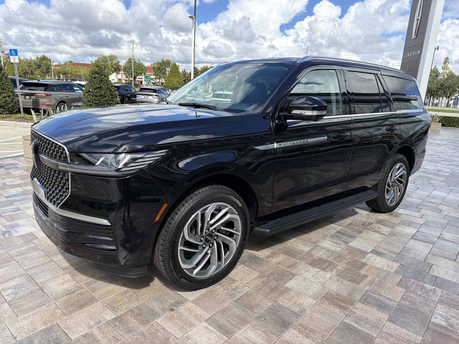 2027 Lincoln Navigator Premiere