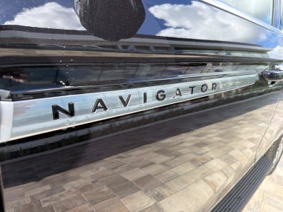 2027 Lincoln Navigator Premiere