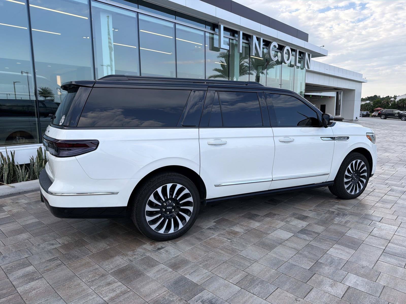 2023 Lincoln Navigator L Black Label