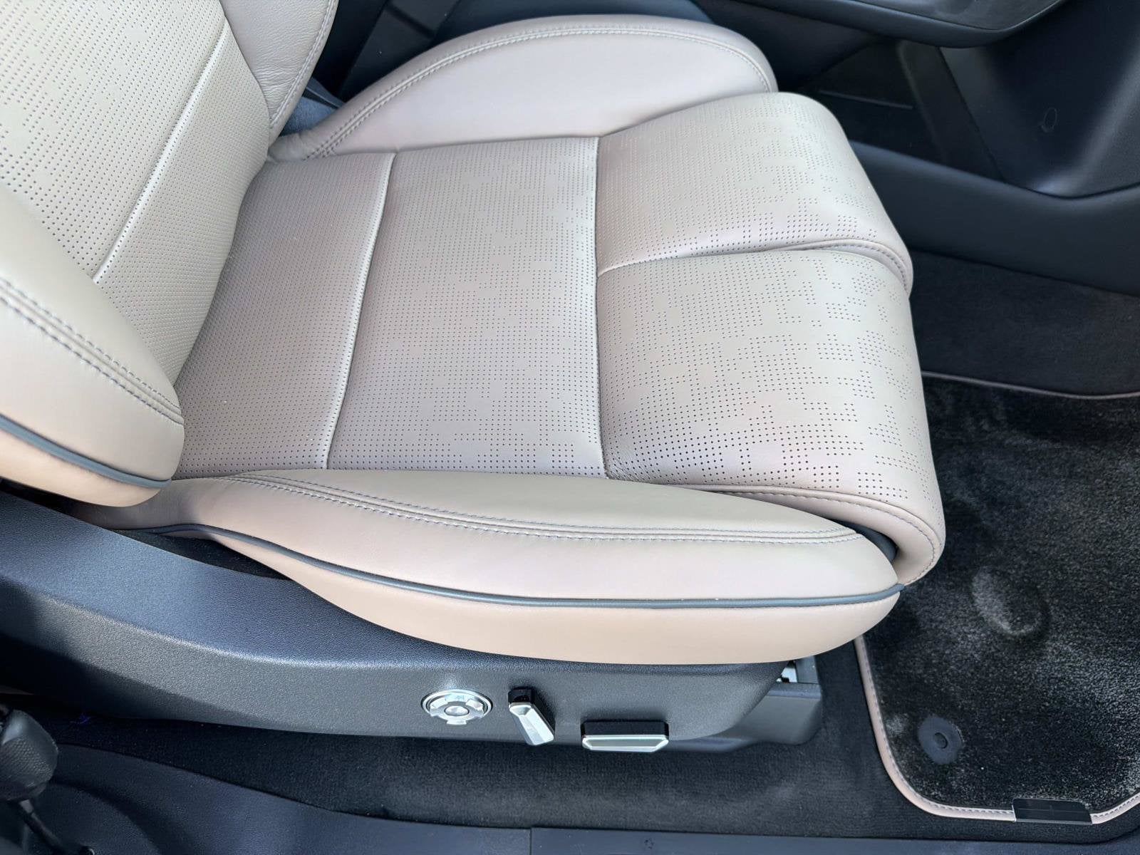 2027 Lincoln Navigator L Black Label