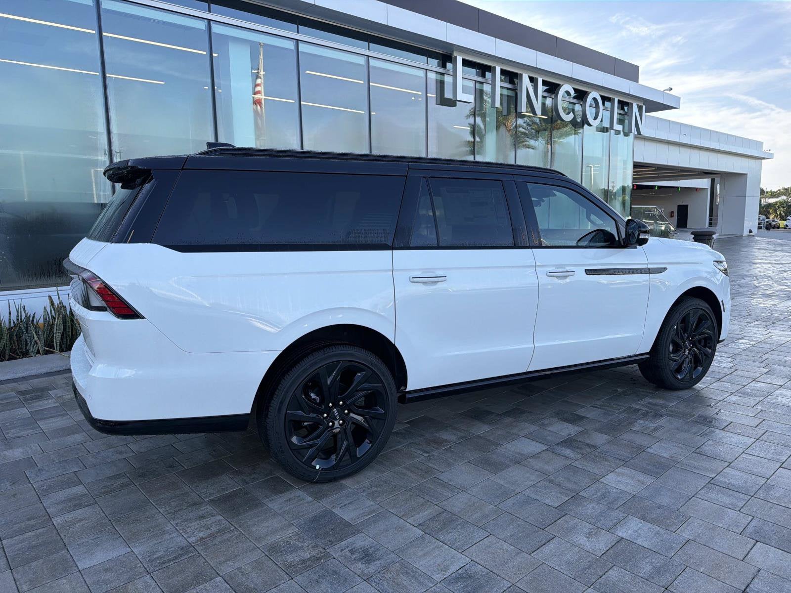 2027 Lincoln Navigator L Black Label