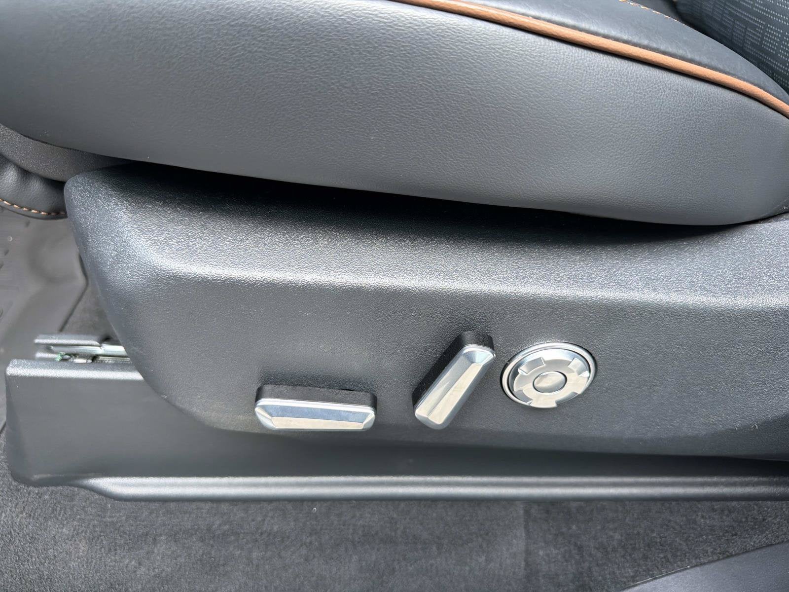 2027 Lincoln Navigator L Black Label