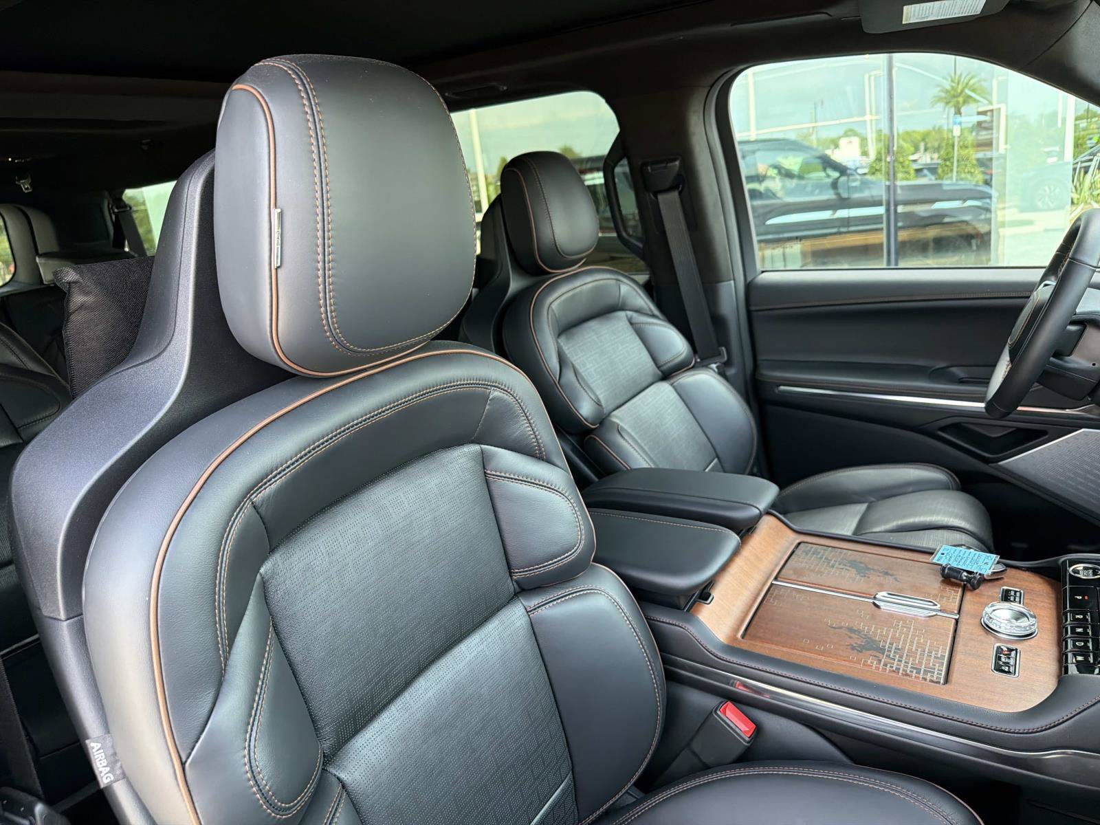 2027 Lincoln Navigator L Black Label