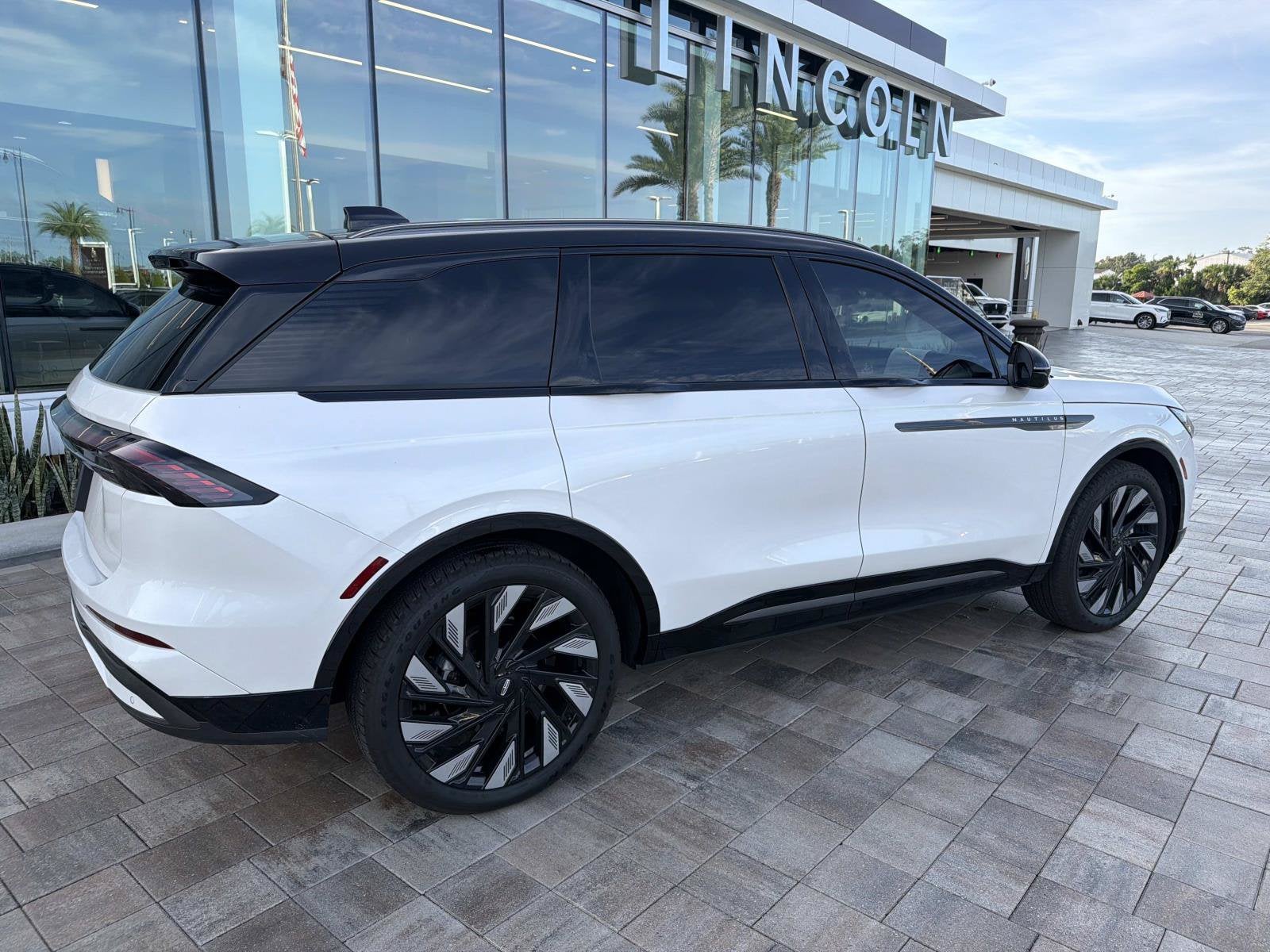 2025 Lincoln Nautilus Reserve