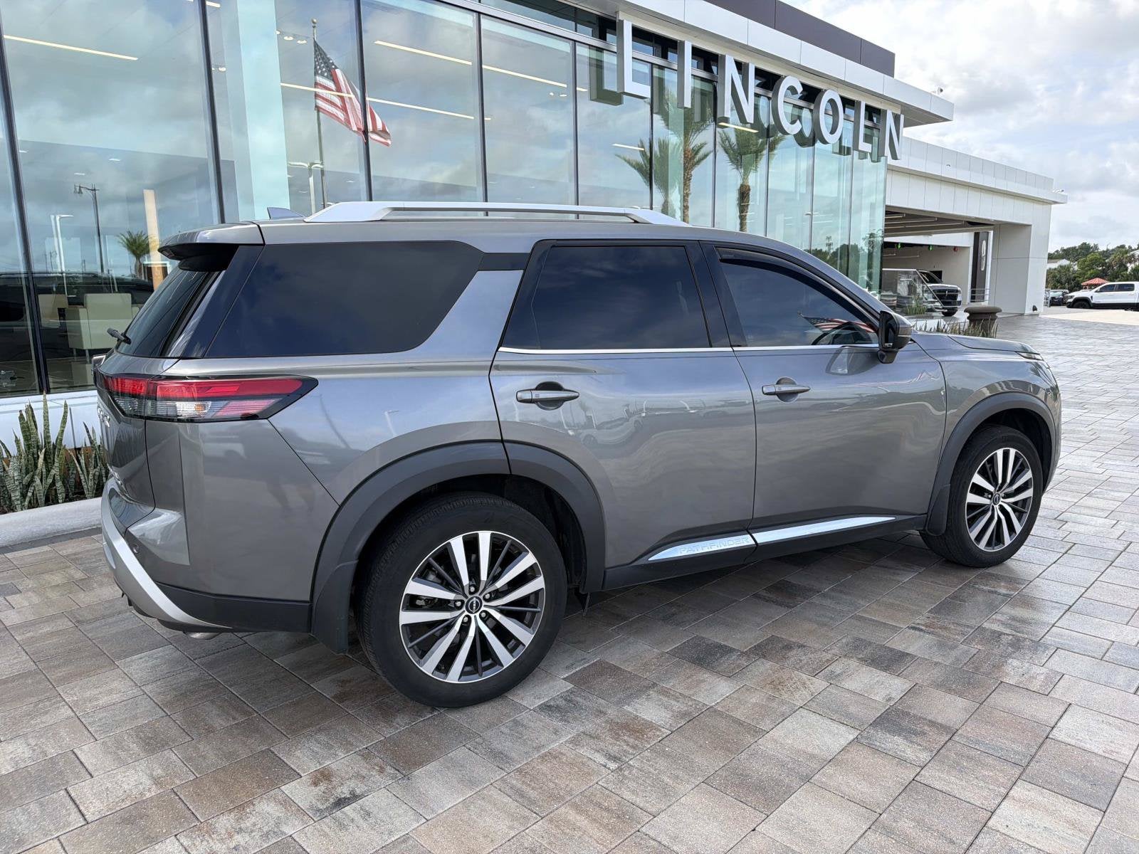 2022 Nissan Pathfinder Platinum