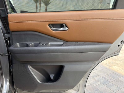 2022 Nissan Pathfinder Platinum