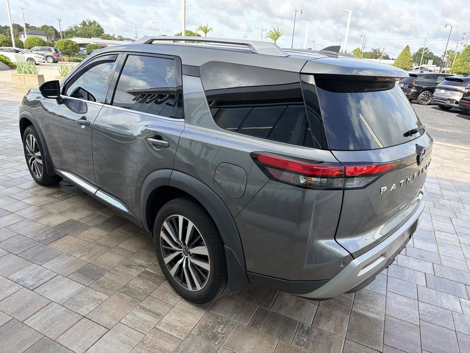 2022 Nissan Pathfinder Platinum