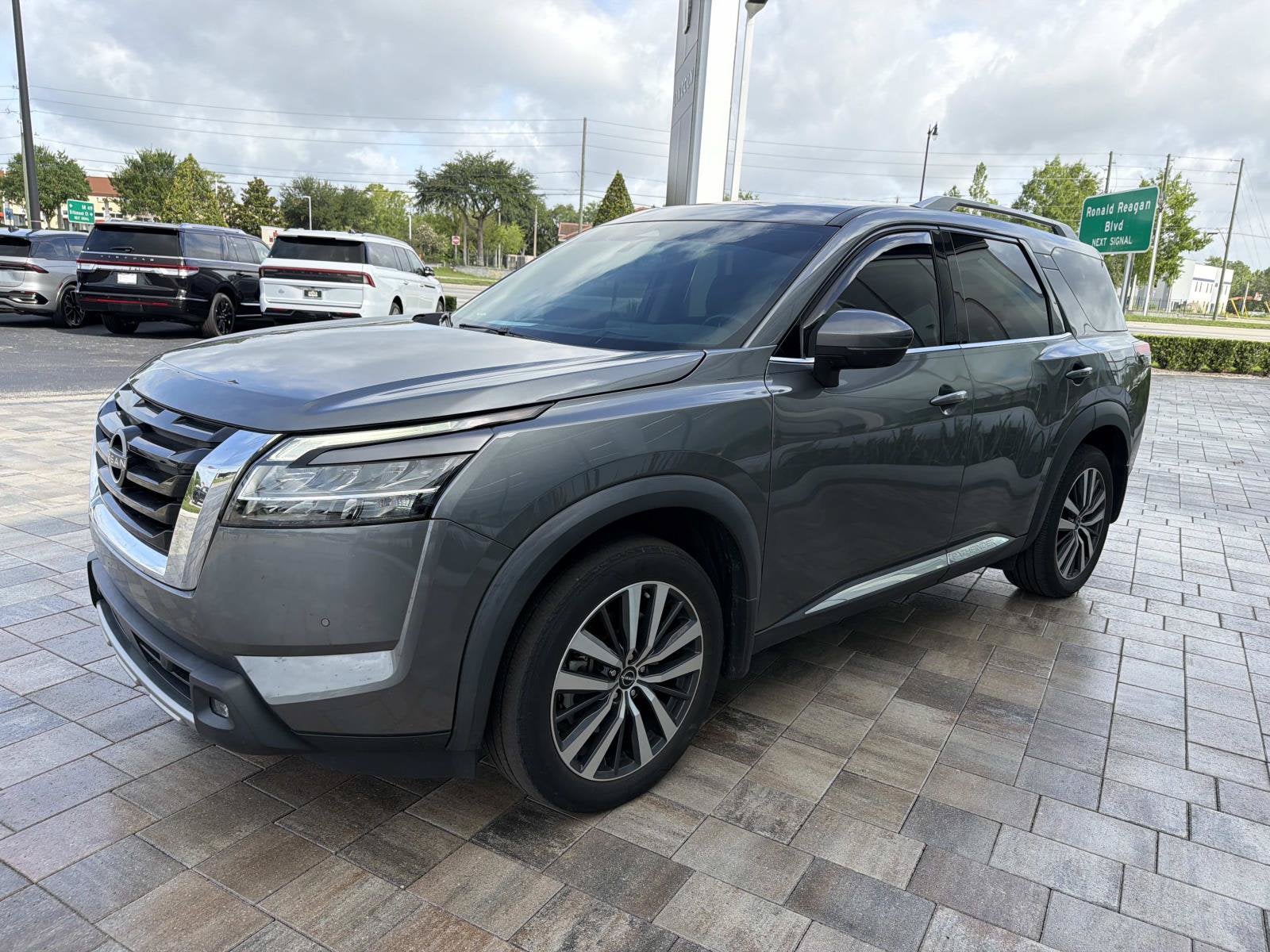 2022 Nissan Pathfinder Platinum