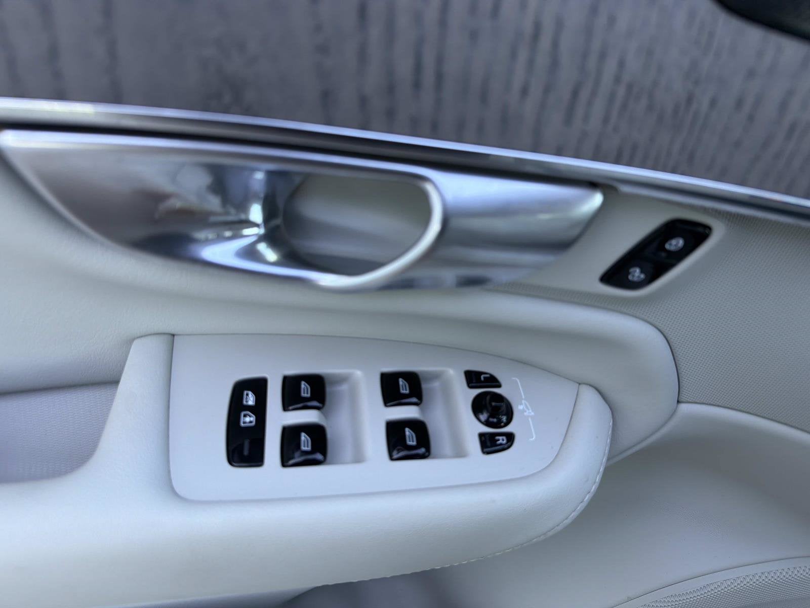 2023 Volvo XC90 Plus