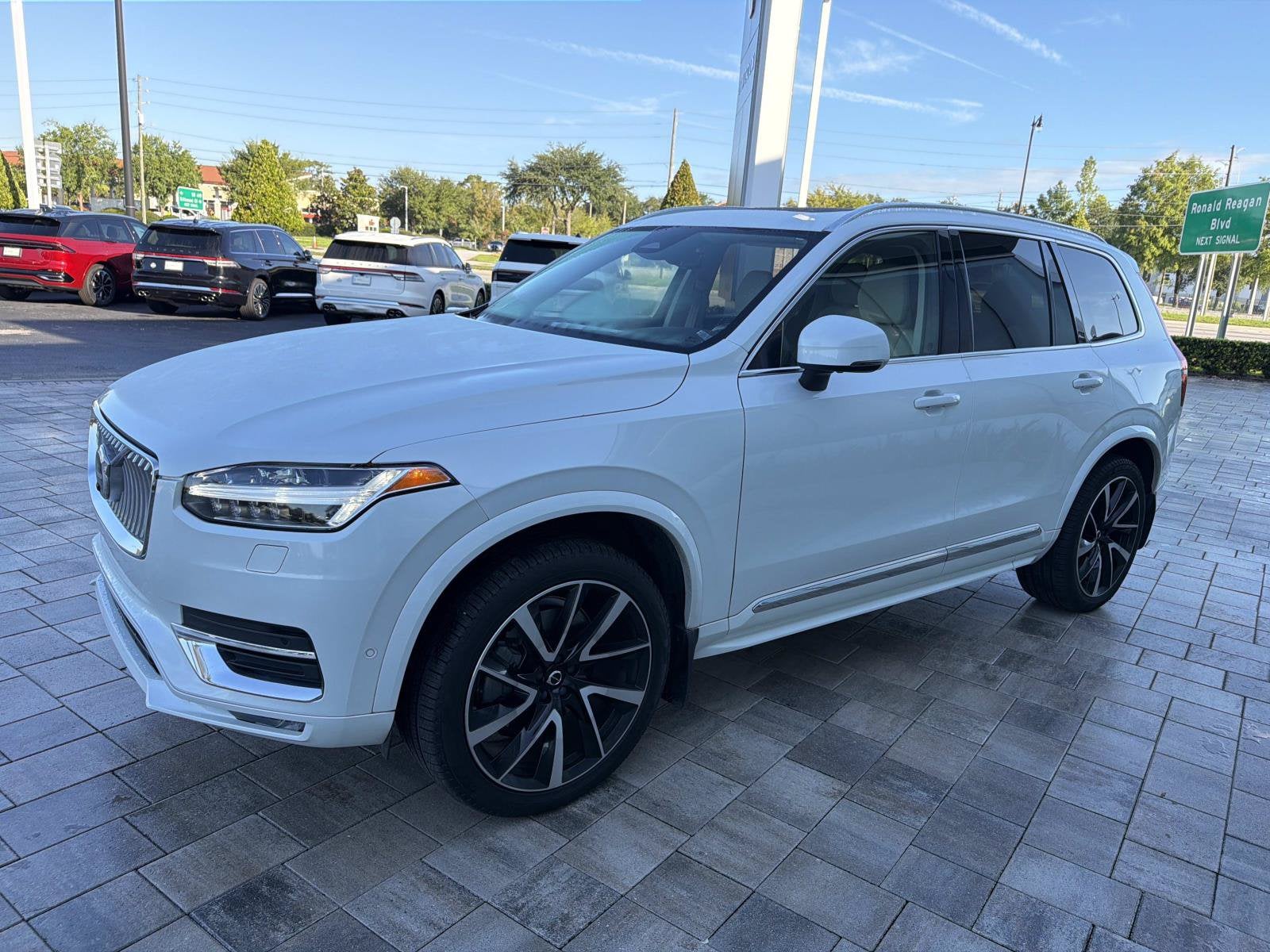 2023 Volvo XC90 Plus