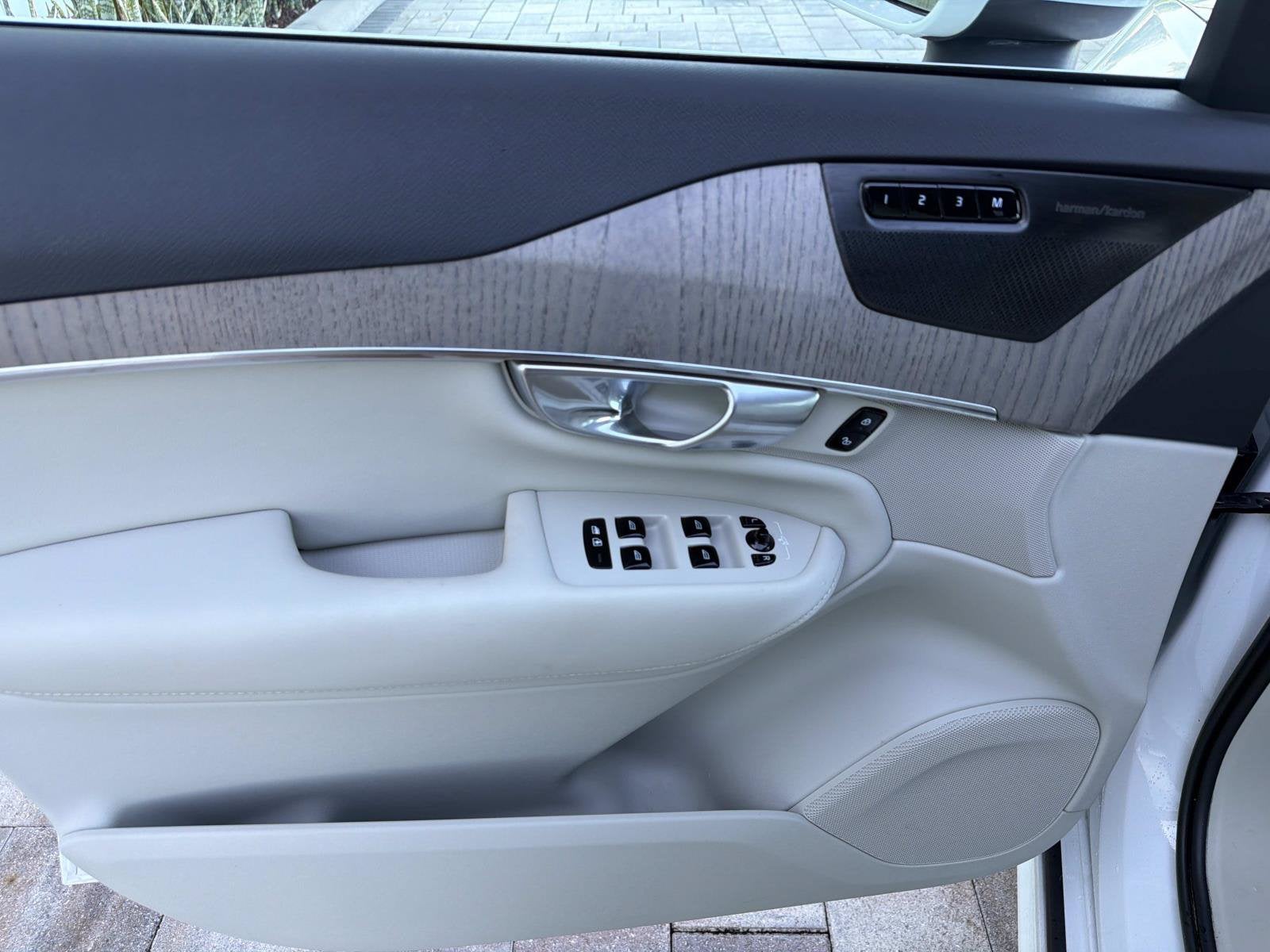 2023 Volvo XC90 Plus